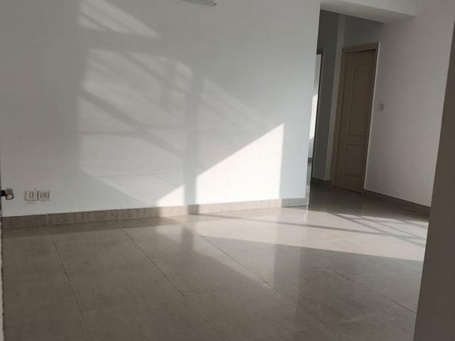 Resale | 2 BHK 925 Sq.Ft. Apartment in Paras Tierea
