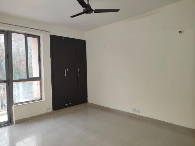 Resale | 2 BHK 937 Sq.Ft. Apartment in Unitech Uniworld Gardens 2
