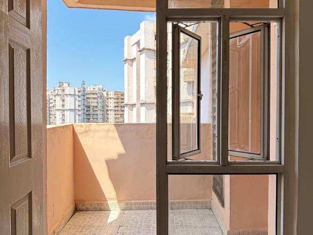 Resale | 2 BHK 930 Sq.Ft. Apartment in Supertech Cape Town