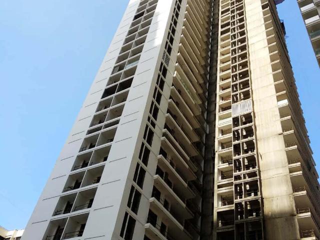 Resale | 2 BHK 933 Sq.Ft. Apartment in Omkar Alta Monte