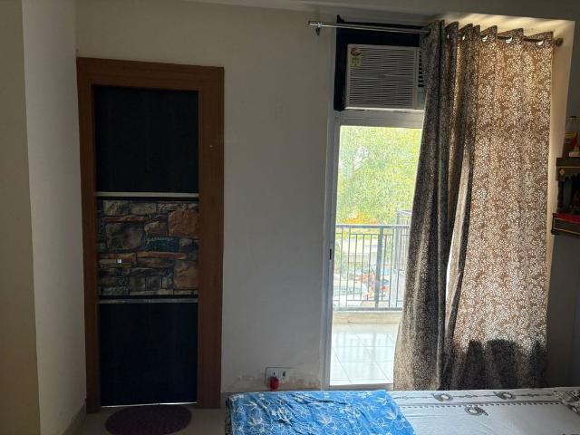 Resale | 2 BHK 955 Sq.Ft. Apartment in Prateek Wisteria