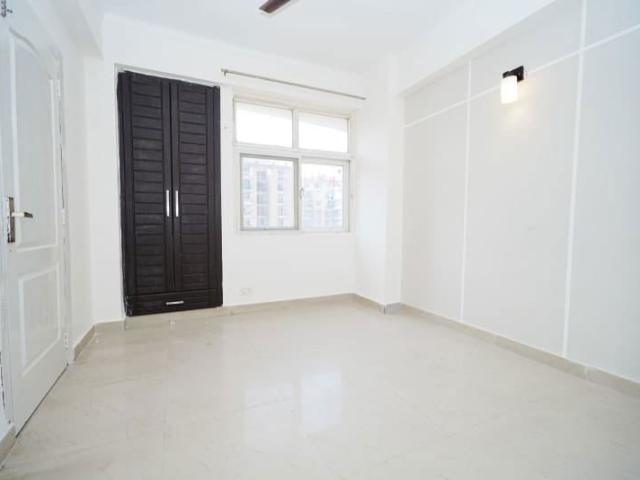 Resale | 2 BHK 950 Sq.Ft. Apartment in Amrapali Zodiac