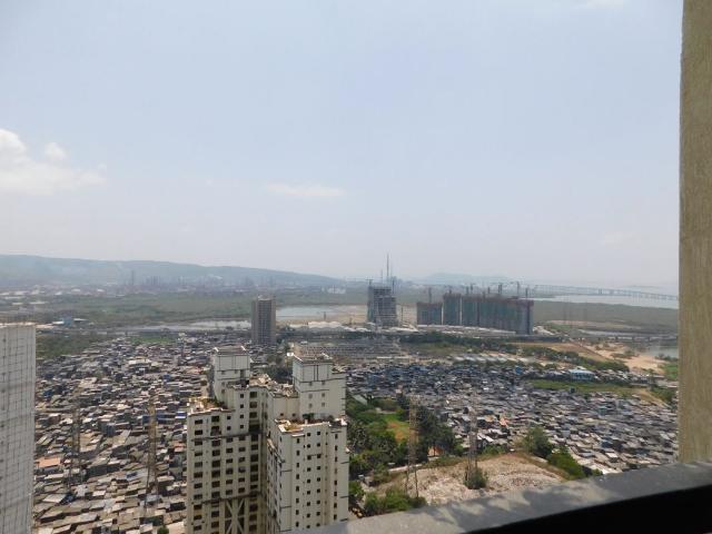 Resale | 2 BHK + 950 Sq.Ft. Apartment in Dosti Eastern Bay
