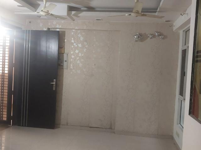 Resale | 2 BHK 950 Sq.Ft. Apartment in Prateek Laurel