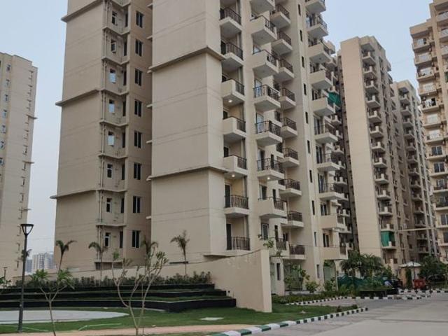 Resale | 2 BHK 950 Sq.Ft. Apartment in Signature Orchard Avenue 2