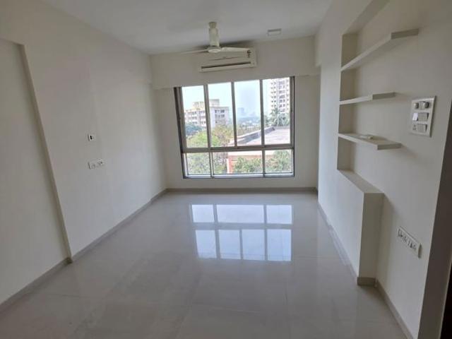 Resale | 2 BHK 975 Sq.Ft. Apartment in Heritage Castle