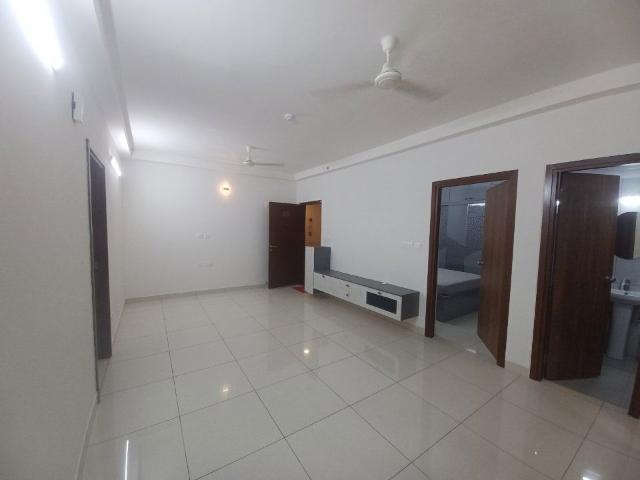 Resale | 2 BHK 999 Sq.Ft. Apartment in Prestige Finsbury Park Regent