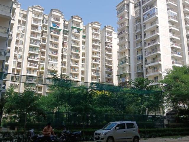 Resale | 2 BHK 990 Sq.Ft. Apartment in JKG Palm Resort