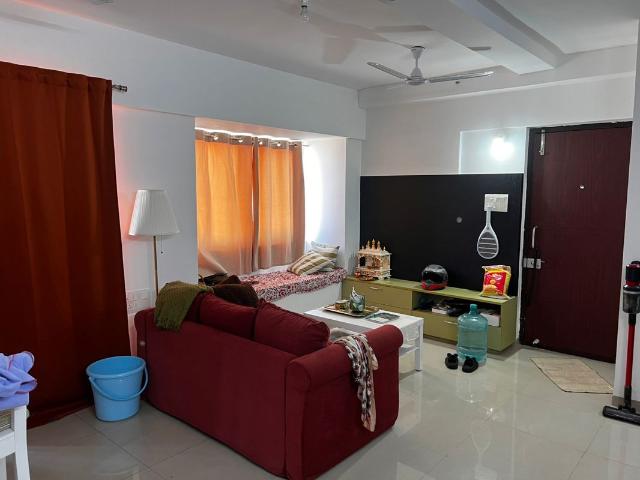 Resale | 2 BHK 990 Sq.Ft. Apartment in Patel Smondo