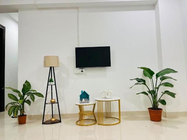 Resale | 2 BHK + Basement 750 Sq.Ft. Apartment in IM Applaud 38