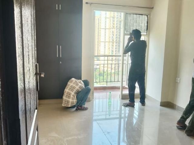 Resale | 2 BHK + Basement 930 Sq.Ft. Apartment in Aims Golf Avenue I
