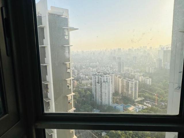 Resale | 2 BHK + Extra Room 530 Sq.Ft. Apartment in Kalpataru Paramount