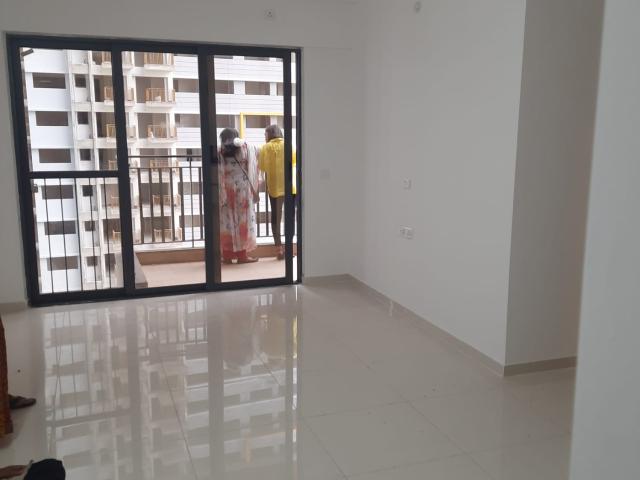 Resale | 2 BHK + Extra Room 579 Sq.Ft. Apartment in Amanora Gold Towers