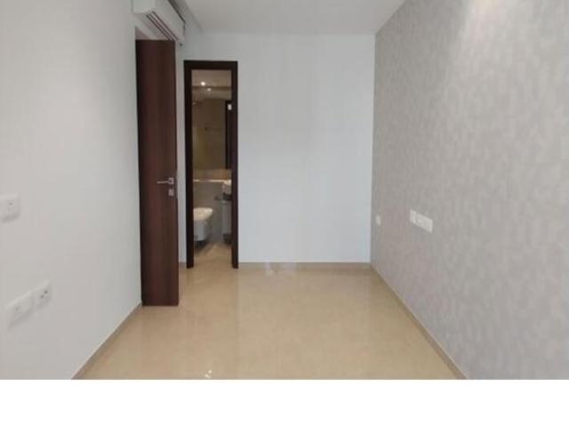 Resale | 2 BHK + Extra Room 594 Sq.Ft. Apartment in Hiranandani Highland