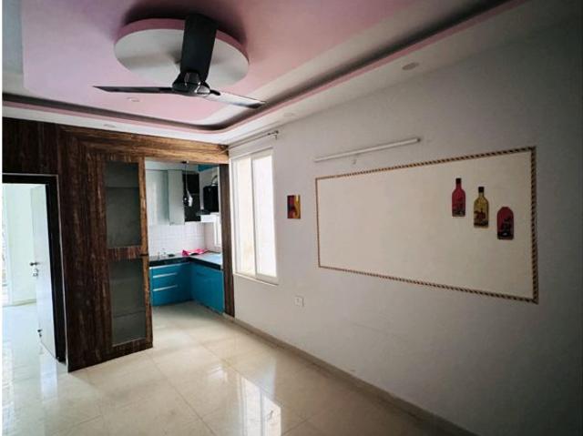 Resale | 2 BHK + Extra Room 636 Sq.Ft. Apartment in Shree Vardhman Green Court