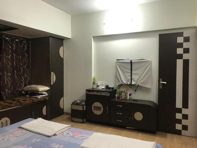 Resale | 2 BHK + Extra Room 640 Sq.Ft. Apartment in Panch Pakhadi