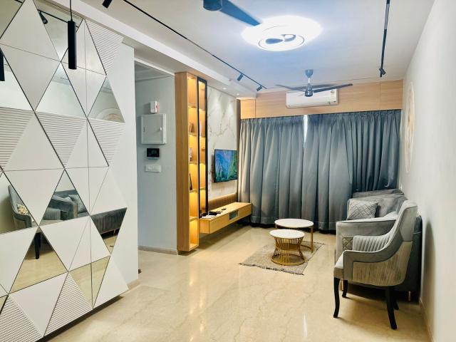 Resale | 2 BHK + Extra Room 670 Sq.Ft. Apartment in Kalpataru Paramount
