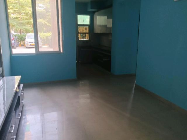 Resale | 2 BHK + Extra Room 690 Sq.Ft. Apartment in Shree Vardhman Green Court