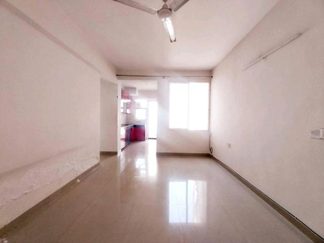 Resale | 2 BHK + Extra Room 690 Sq.Ft. Apartment in Shree Vardhman Green Court
