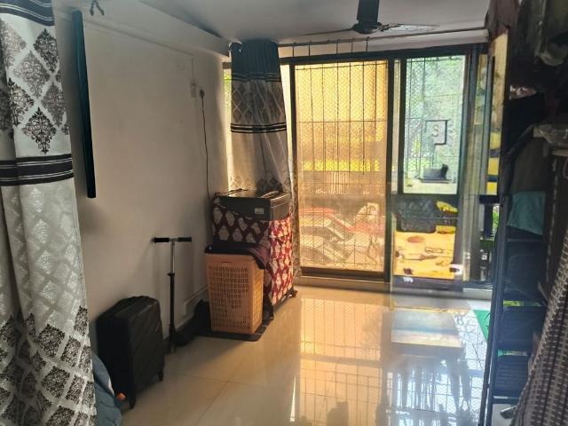 Resale | 2 BHK + Extra Room 700 Sq.Ft. Apartment in Hiranandani Estate Carrara