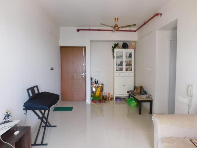Resale | 2 BHK + Extra Room 714 Sq.Ft. Apartment in Rustomjee Urbania Azziano