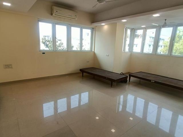 Resale | 2 BHK + Extra Room 760 Sq.Ft. Apartment in Colaba