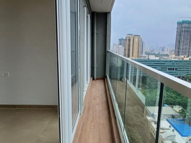 Resale | 2 BHK + Extra Room 806 Sq.Ft. Apartment in Indiabulls One Indiabulls