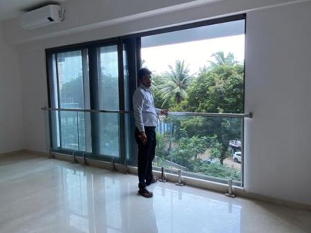 Resale | 2 BHK + Extra Room 807 Sq.Ft. Apartment in Adani Ten BKC