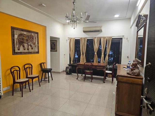 Resale | 2 BHK + Extra Room 900 Sq.Ft. Apartment in Bandra West