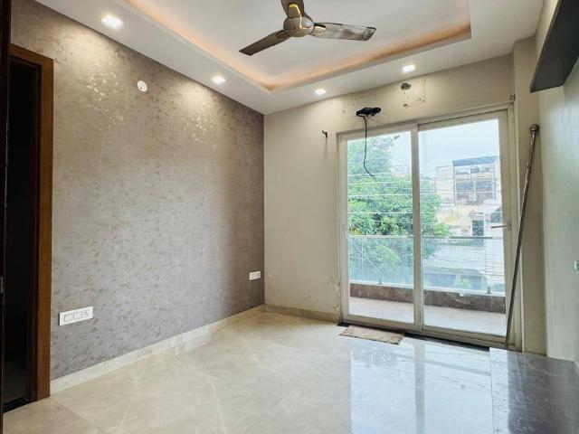 Resale | 2 BHK + Extra Room 915 Sq.Ft. Apartment in SCC Blossom