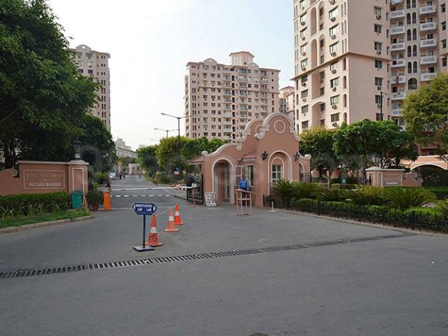 Resale | 2 BHK + Extra Room 982 Sq.Ft. Apartment in DLF The Princeton Estate