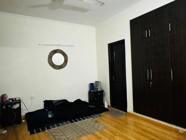 Resale | 2 BHK + Extra Room 1000 Sq.Ft. Apartment in Amrapali Platinum