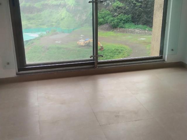 Resale | 2 BHK + Extra Room 1025 Sq.Ft. Apartment in K Raheja Vihar