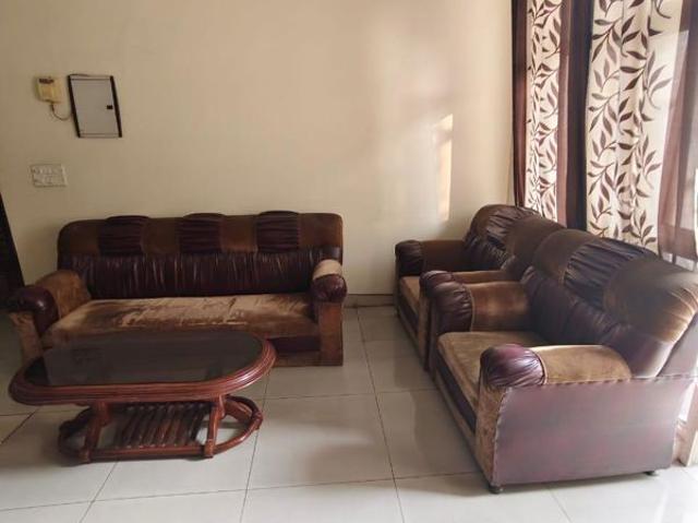 Resale | 2 BHK + Extra Room 1050 Sq.Ft. Apartment in Amrapali Empire