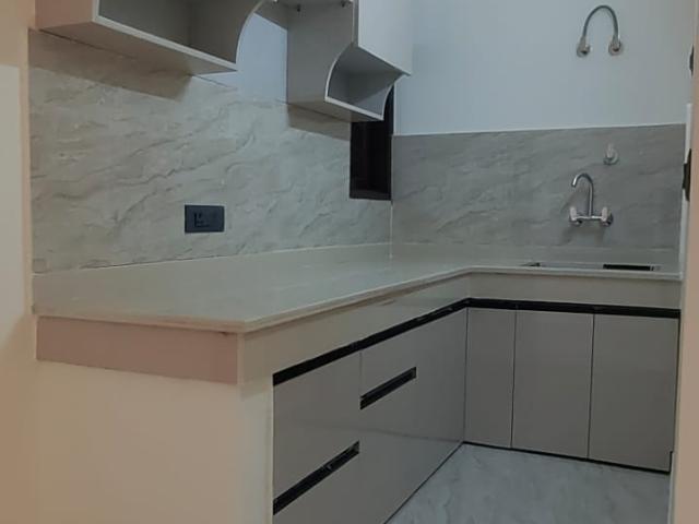 Resale | 2 BHK + Extra Room 1100 Sq.Ft. Apartment in Yamuna Apartment Sector D