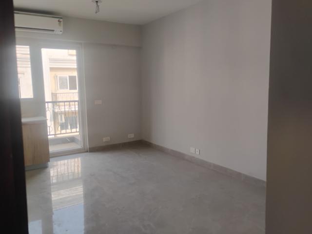 Resale | 2 BHK + Extra Room 1185 Sq.Ft. Apartment in Signature Global City 81