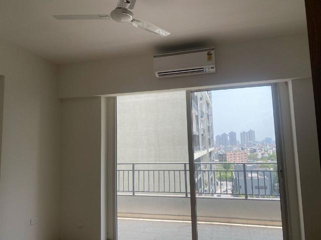 Resale | 2 BHK + Extra Room 1255 Sq.Ft. Apartment in Godrej Woods