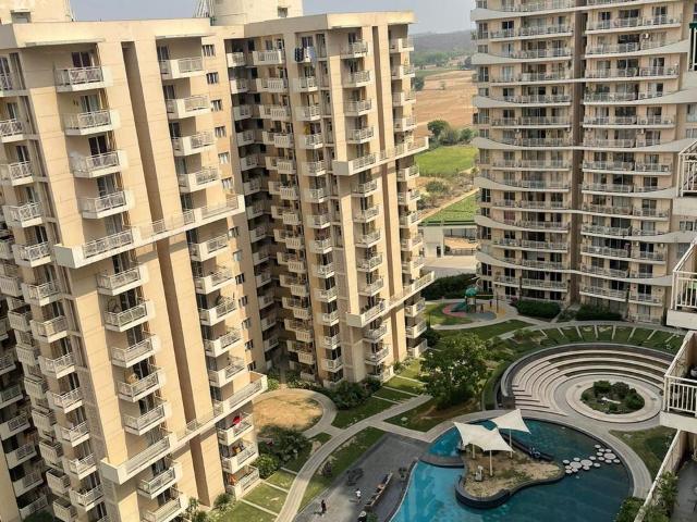 Resale | 2 BHK + Extra Room 1279 Sq.Ft. Apartment in M3M Flora 68