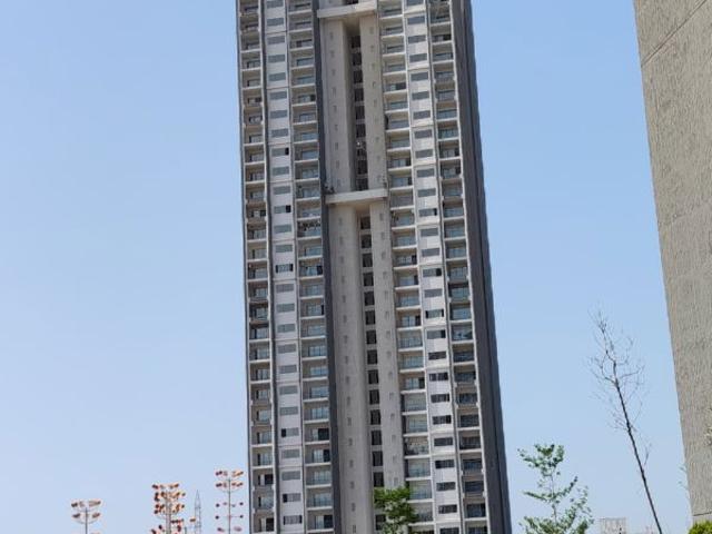 Resale | 2 BHK + Extra Room,Store Room 1406 Sq.Ft. Apartment in Godrej Air Sector 85