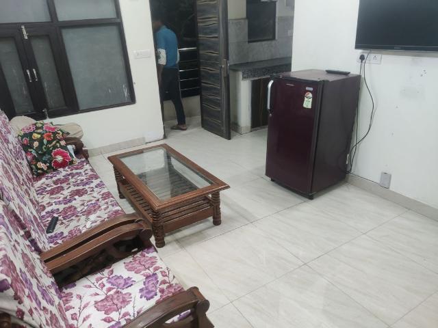 Resale | 2 BHK + Extra Room,Store Room 950 Sq.Ft. Apartment in Shalimar Garden Extension I