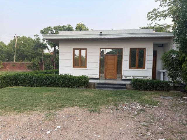 Resale | 2 BHK + Servant Room,Extra Room 1600 Sq.Yd. Villa in Jaunapur