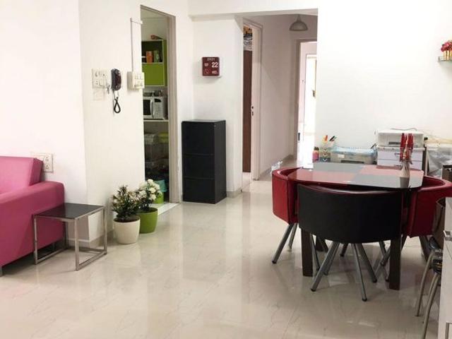 Resale | 2 BHK + Servant Room,Extra Room 980 Sq.Ft. Apartment in Prabhadevi