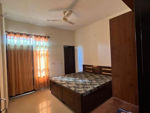 Resale | 2 BHK + Servant Room,Study Room 100 Sq.Yd. Apartment in Sector 115