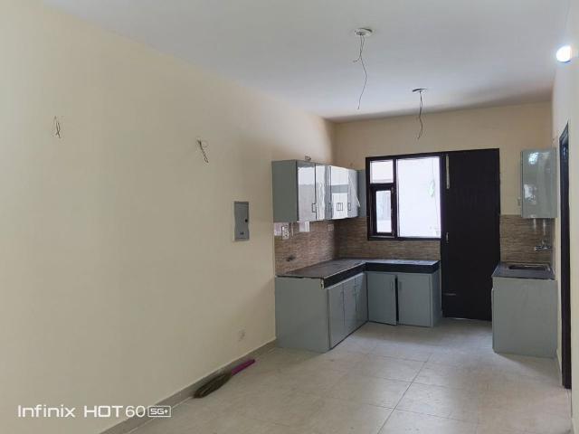 Resale | 2 BHK + Servant Room,Study Room 1125 Sq.Ft. Apartment in Sector 110