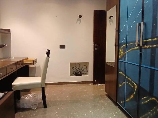 Resale | 2 BHK + Servant Room,Study Room 780 Sq.Ft. Apartment in Prabhadevi