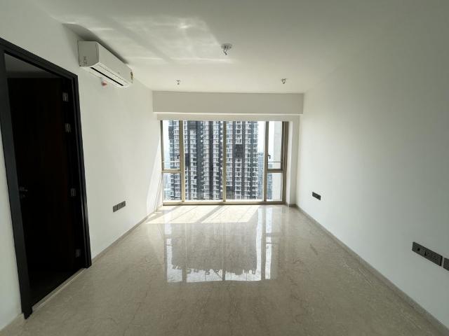 Resale | 2 BHK + Servant Room,Study Room 980 Sq.Ft. Apartment in Lodha The Park