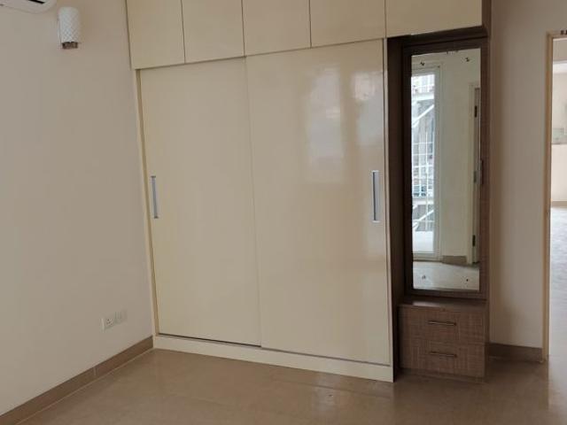Resale | 2 BHK + Servant Room 1515 Sq.Ft. Apartment in Ireo Skyon