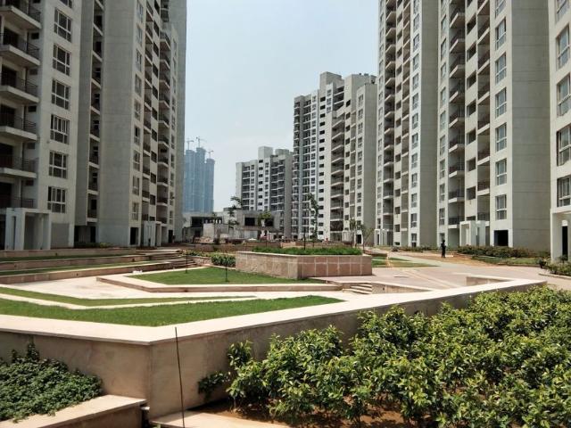 Resale | 2 BHK + Servant Room 1700 Sq.Ft. Apartment in Umang Winter Hills