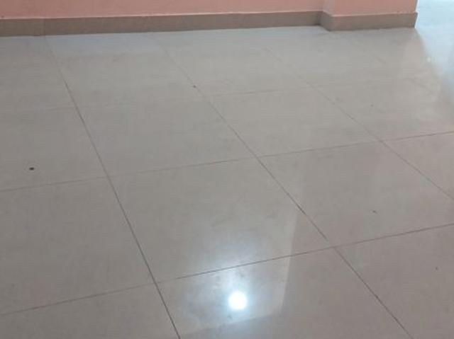 Resale | 2 BHK + Servant Room 1000 Sq.Ft. Apartment in Neknampur