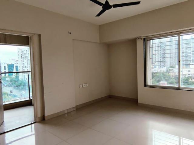 Resale | 2 BHK + Servant Room 1000 Sq.Ft. Apartment in Bramha Vantage